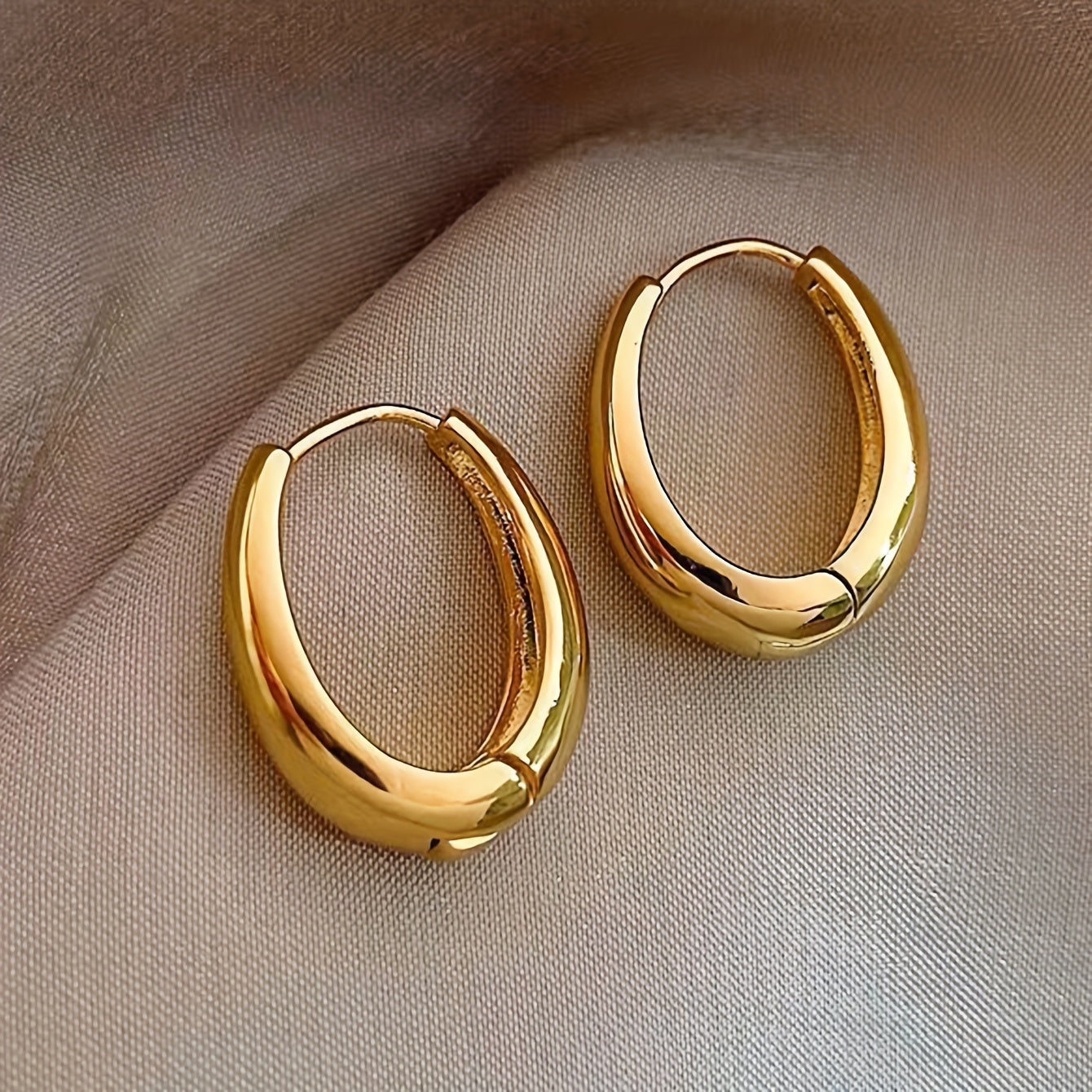 1 Pair, Vintage & Simply Style, Golden Glossy Hoop Earrings For Ladies, Fashion Temperament Zinc Alloy Ear Buckles For Banquet & Daily Wear, Perfect Gift