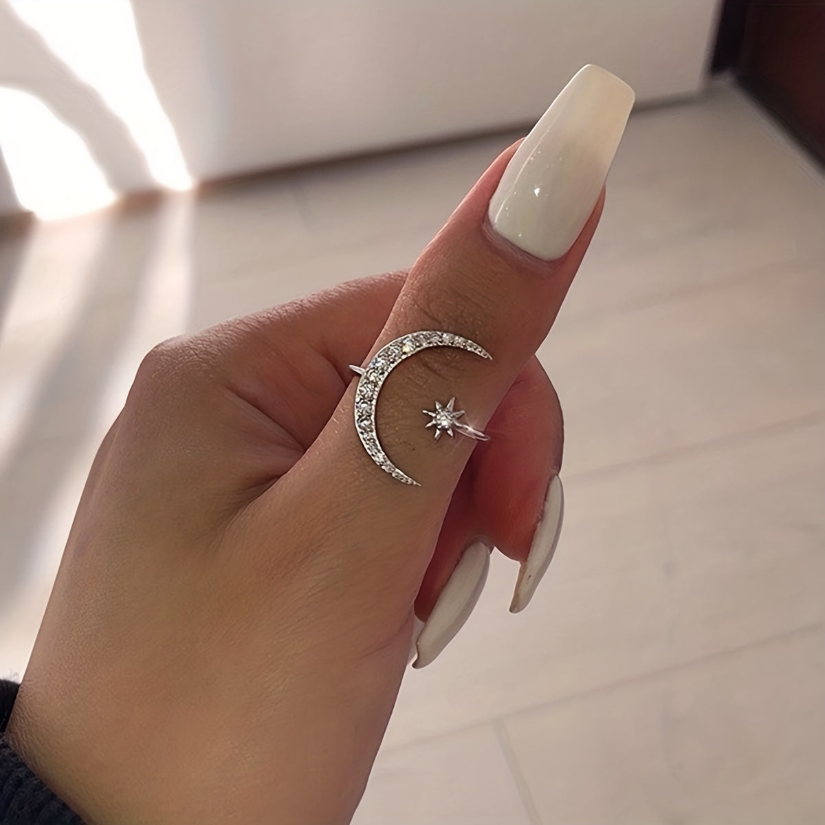 A Minimalist Women'S Ring Made of Zinc Alloy in a Crescent Shape, Gift for Eid, Ramadan