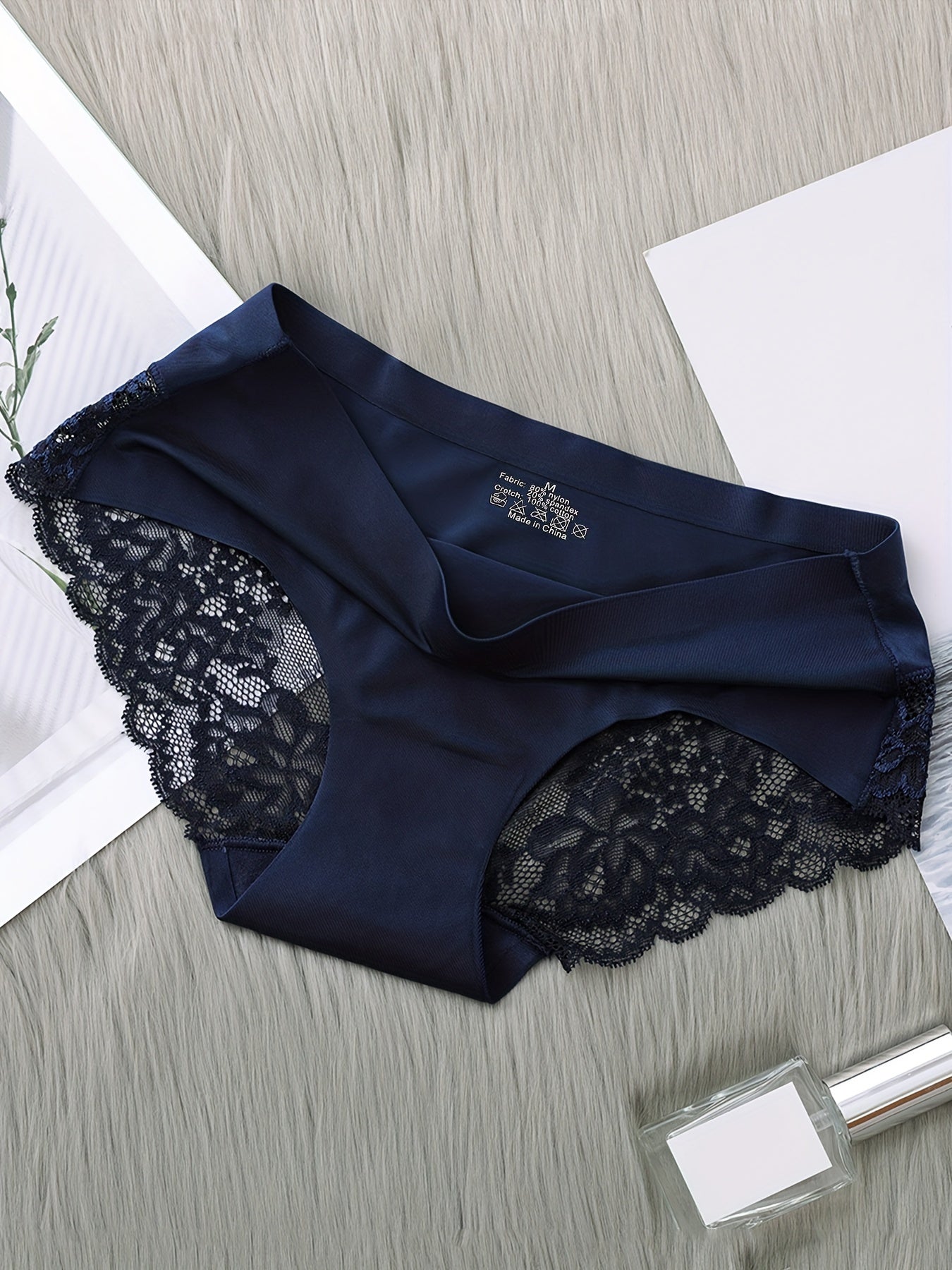 Set of 5 Women'S Seamless Lace Panties in Solid Colors, Featuring a Triangle Cut And Short Style.