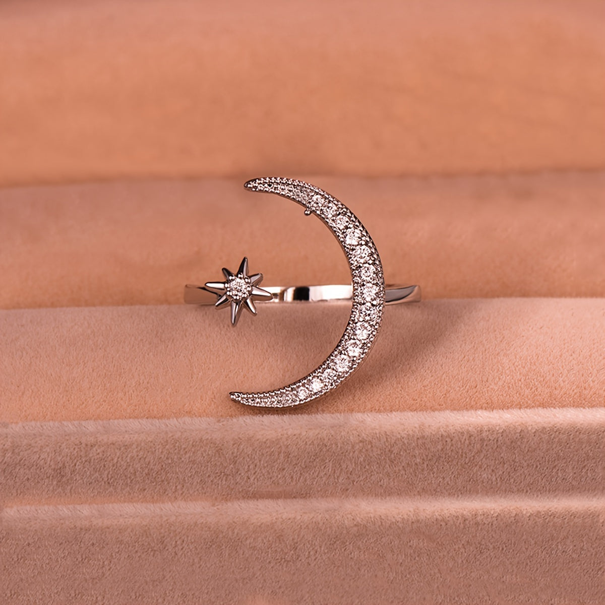 A Minimalist Women'S Ring Made of Zinc Alloy in a Crescent Shape, Gift for Eid, Ramadan