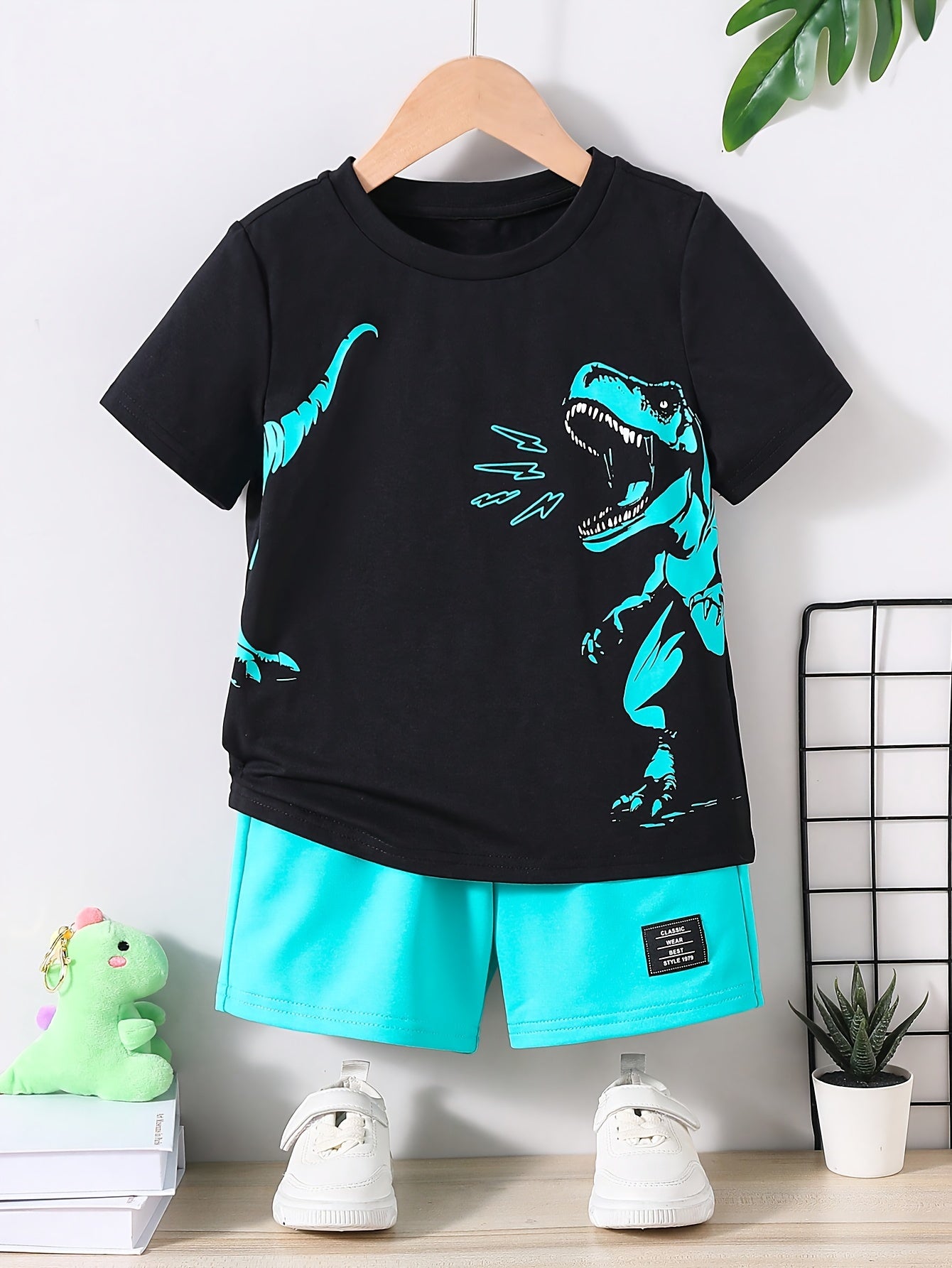 Boys' Dinosaur Print Casual T-Shirt & Shorts Set - Comfy Polyester Blend, Machine Washable - Perfect for Summer, Perfect for Outdoor