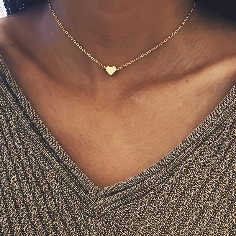 A Simple And Delicate Golden Heart Pendant Necklace That Goes Well With Everything.